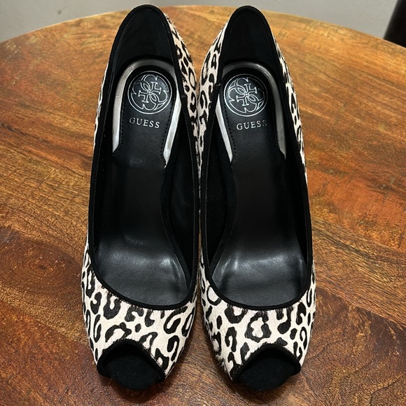 Guess Women's Honora Platform Pumps - Picture 6 of 12